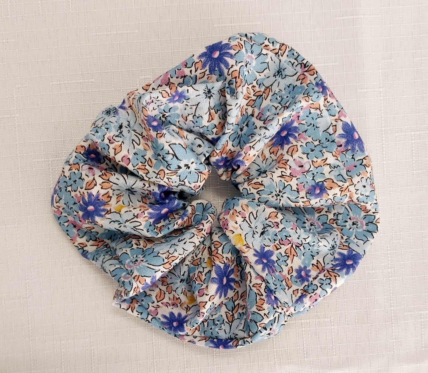 Scrunchie - blue flower