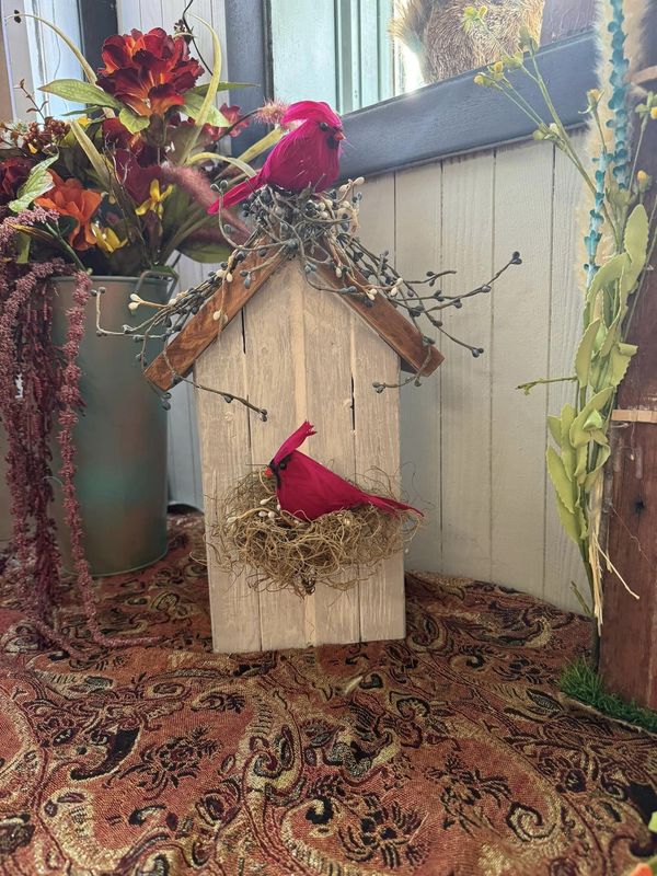 Bird House w/2 cardinals