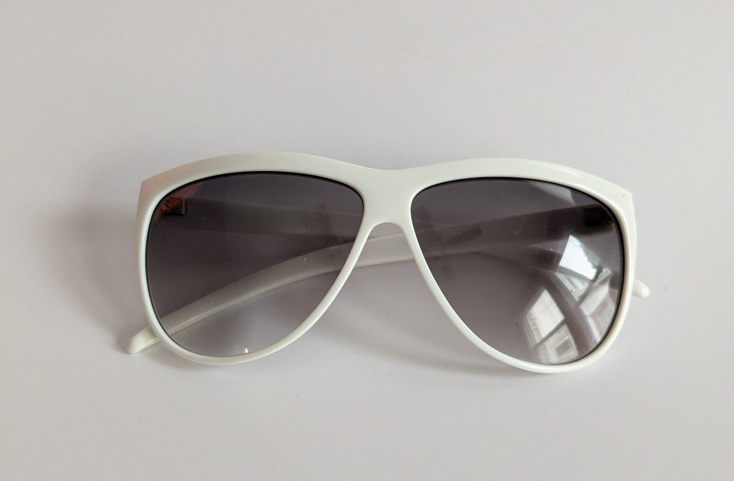 AVON White Deadstock Sunglasses