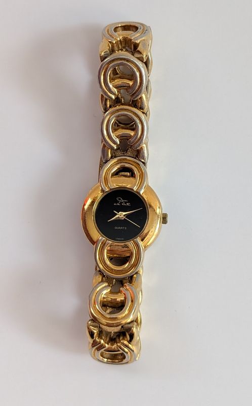 OSCAR DE LA RENTA Gold Tone Ladies Watch