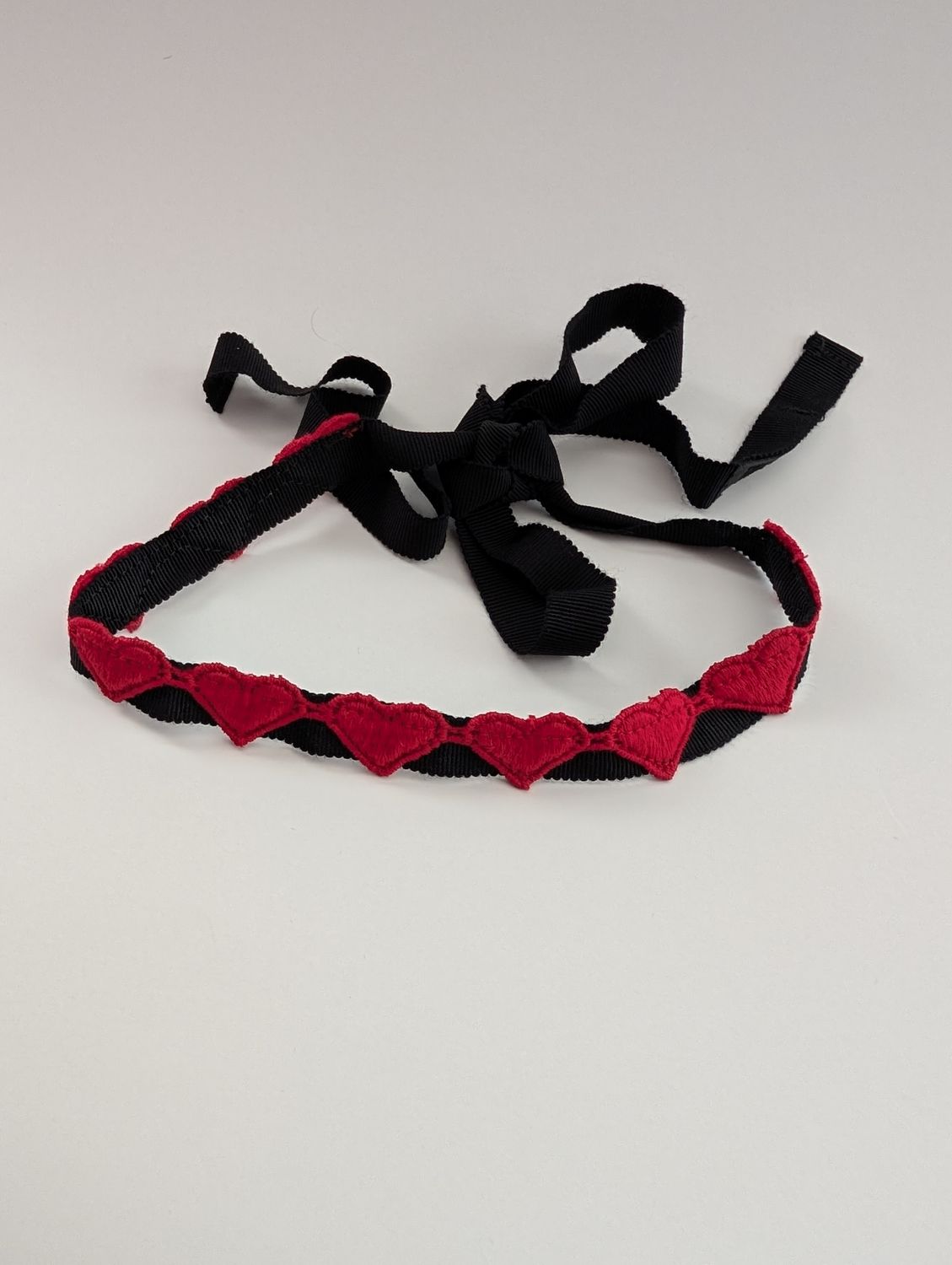 ANNA SUI Heart Grosgrain Choker Necklace