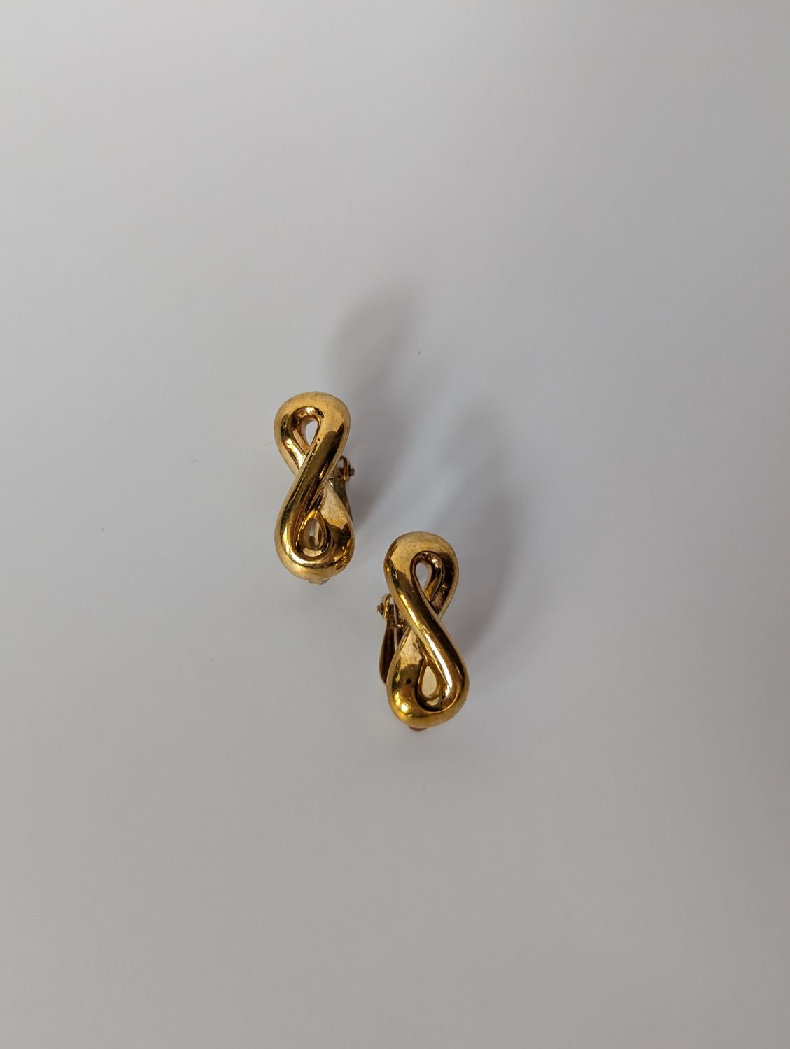 NINA RICCI 1980s Gold Plated Figure 8 Clip On Earrings