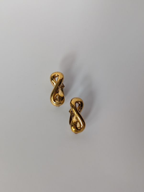 NINA RICCI 1980s Gold Plated Figure 8 Clip On Earrings