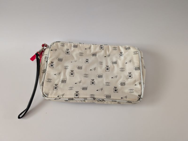 CHANEL 1990s Makeup Bag/Wristlet
