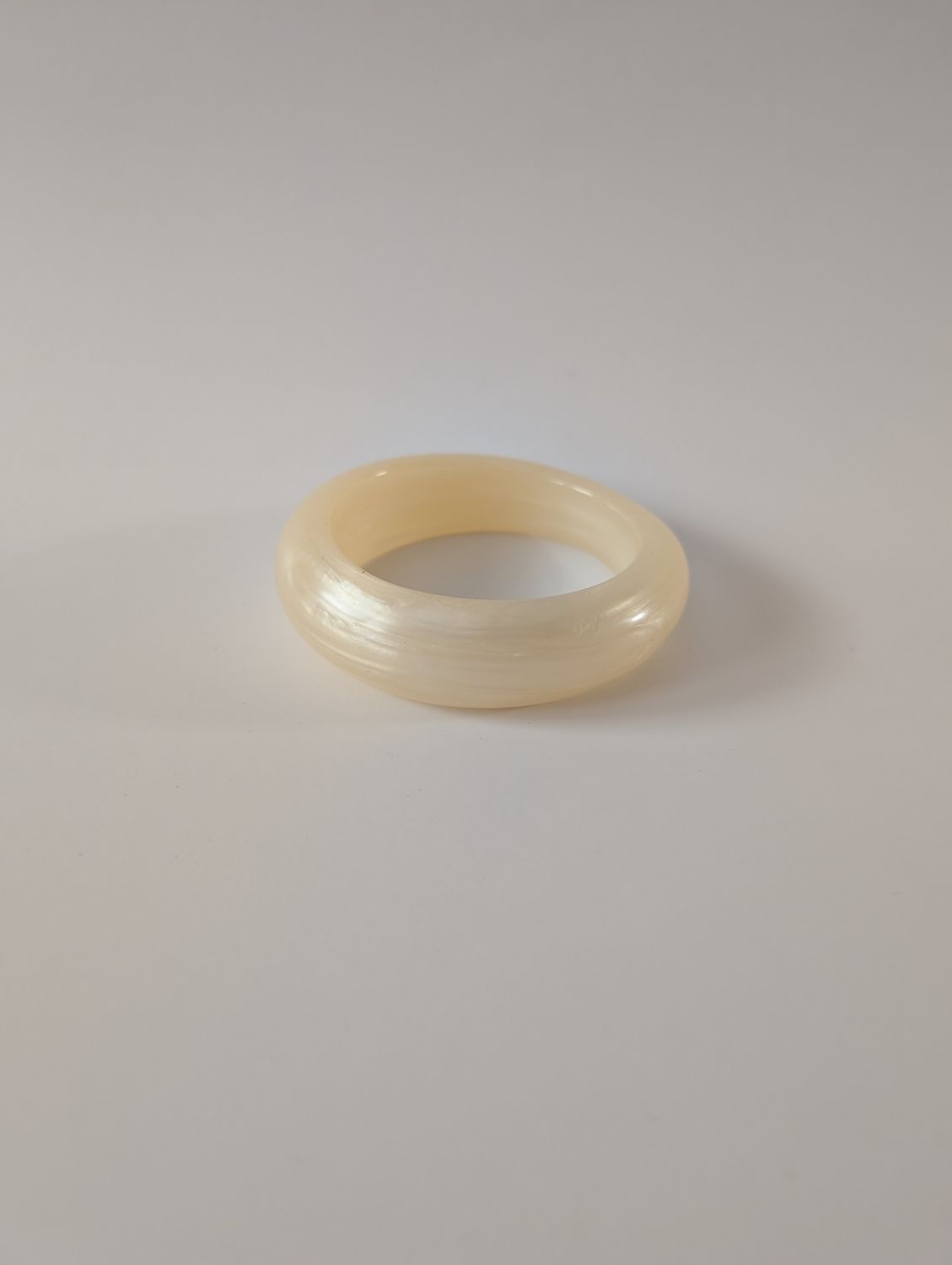 UNBRANDED Deadstock 1990s Acrylic Pearlized Bangle Bracelet