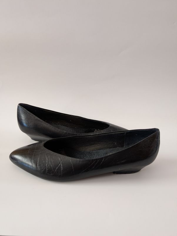 VANNA WHITE Black Leather Low Heel Pumps SZ 9M