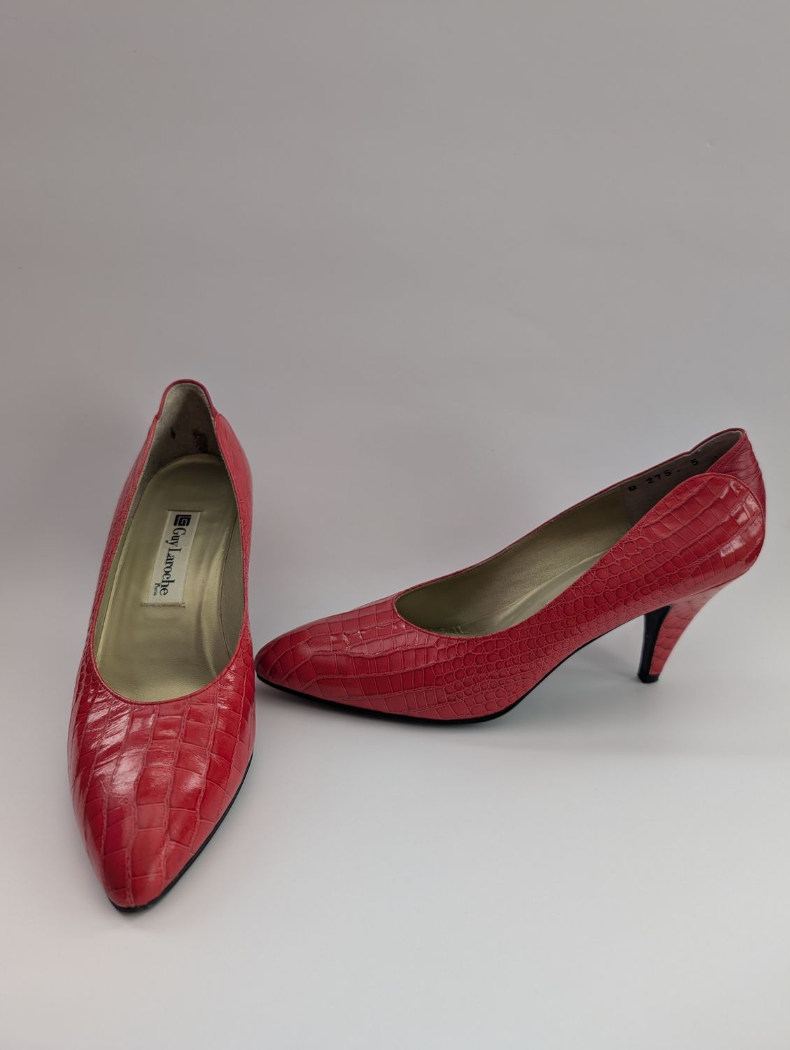 GUY LAROCHE 1980s Red Alligator Pumps SZ 5