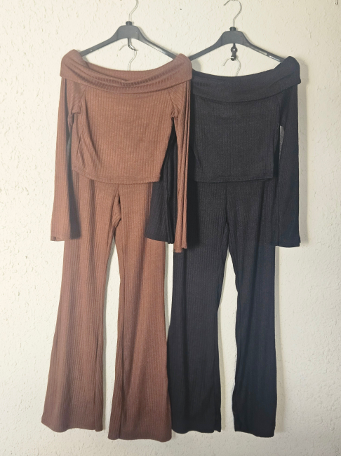 Conjunto de punto cuello barco y acampanado