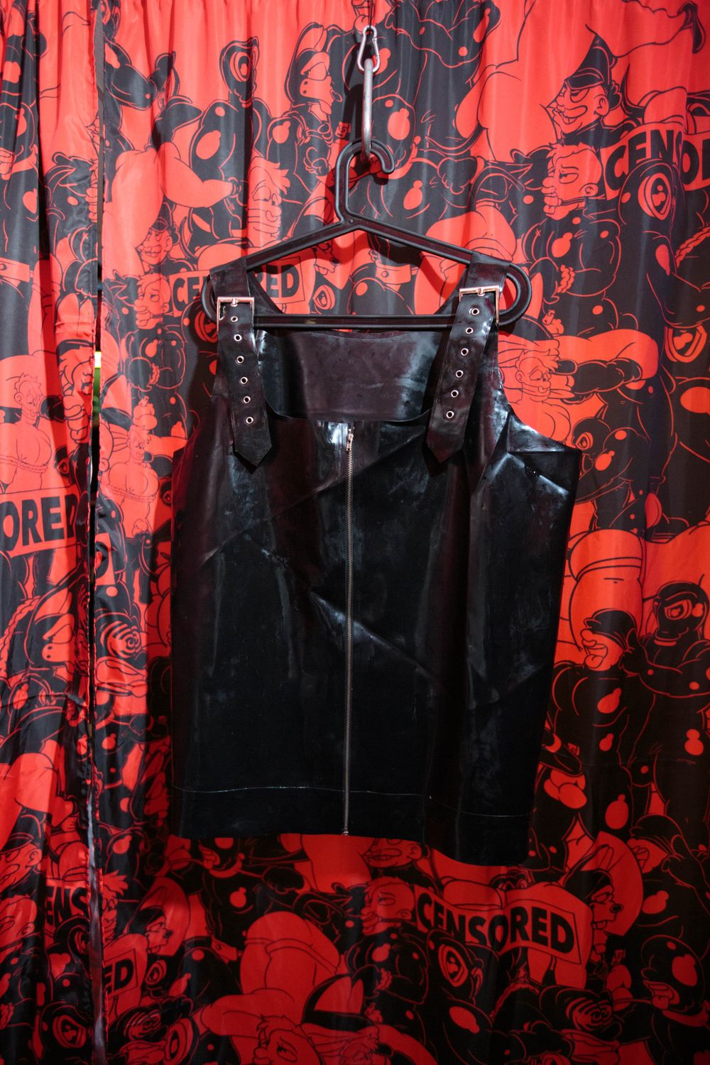 Latex tank top with zipper black