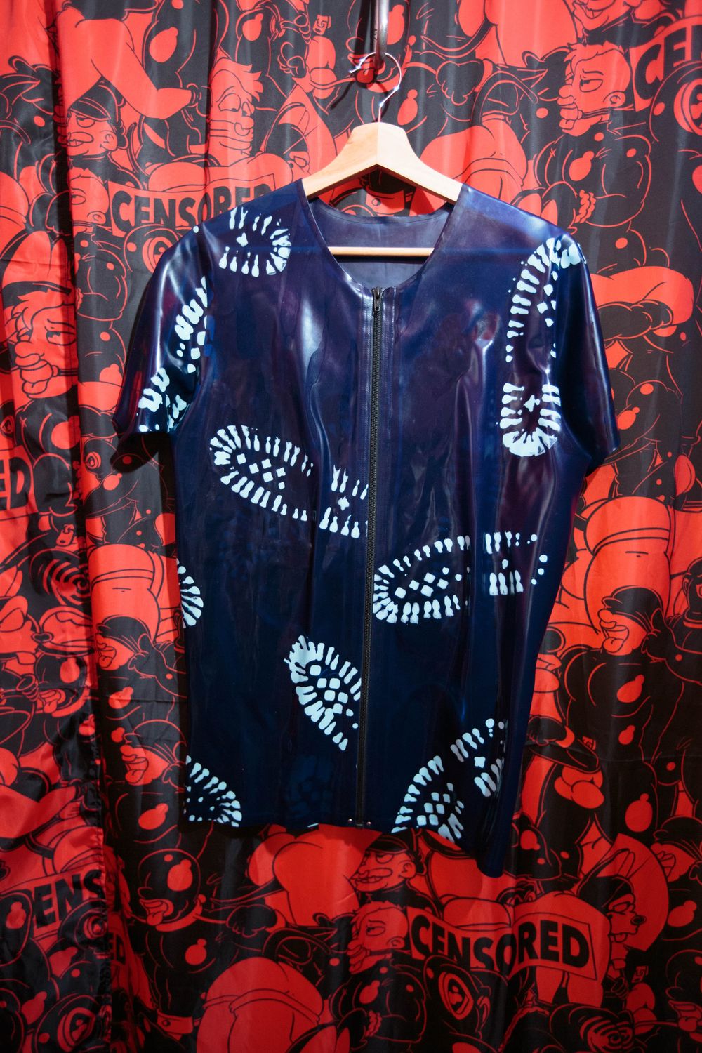 Blue boot print latex short sleeve top