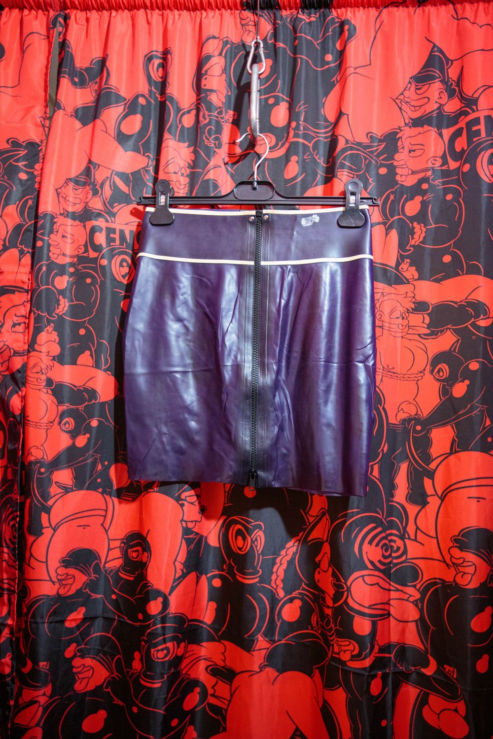 Rubber Dutch purple latex skirt M