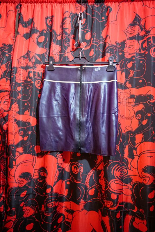 Rubber Dutch purple latex skirt M