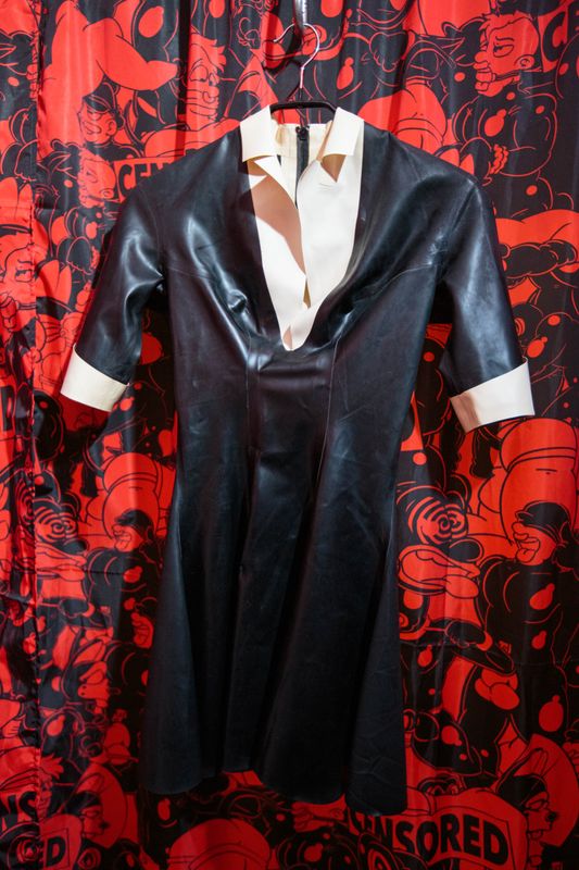 Skin Two black latex dress S