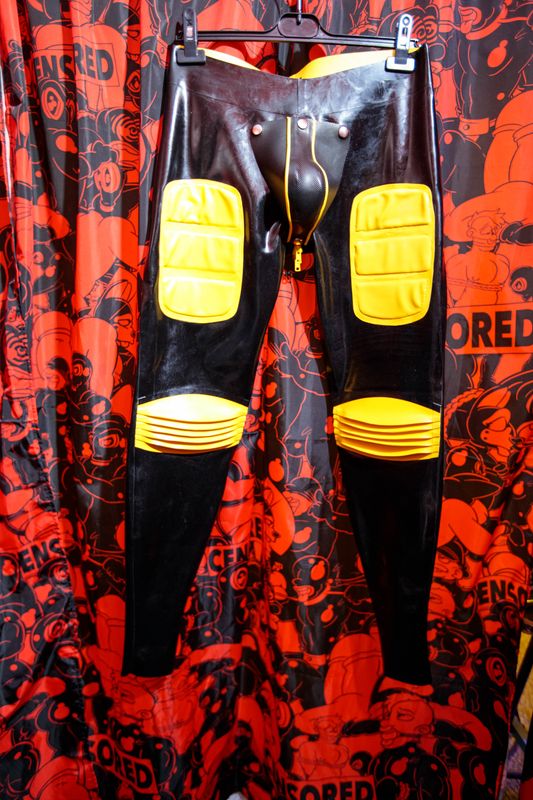 Regulation padded latex pants XL