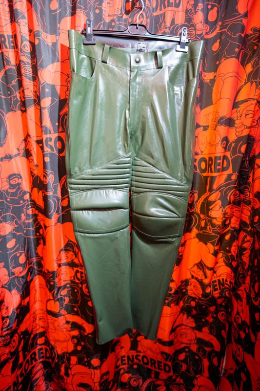 Rubber Dutch padded latex pants XXL