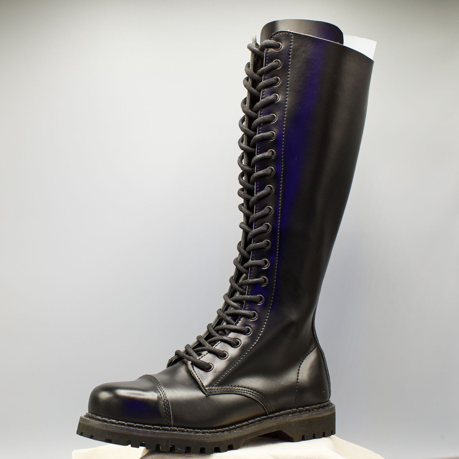 20-Eyelet Leather Boots