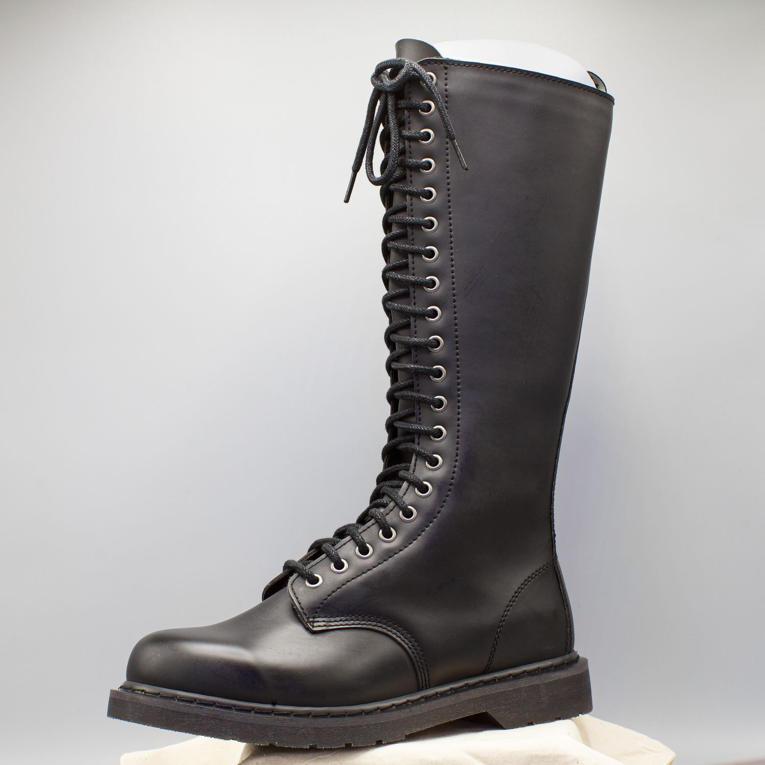 20-Eyelet Leather Boots with Zipper