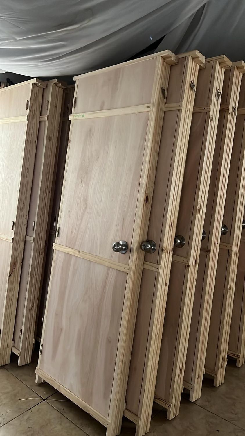 PUERTA INTERIOR 72/205  PESTILLO A LA IZQUIERDA