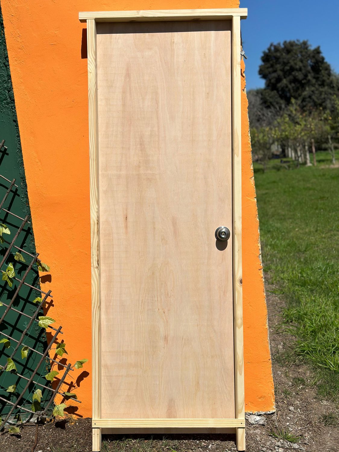 PUERTA DE MADERA DERECHA