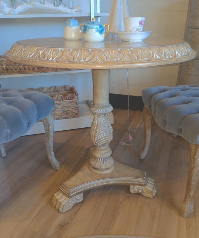 Round  end table