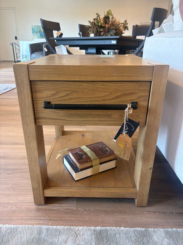 Davie Side table