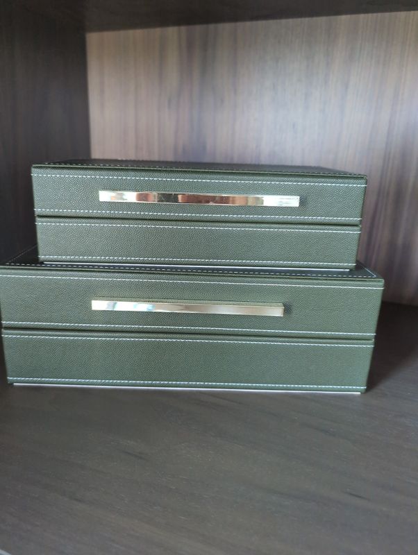 22103 s/2 faux leather boxes green
