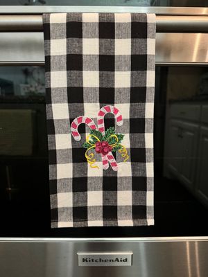 ​Buffalo Plaid Christmas Towel - Cozy Holiday Decor for Kitchen &amp; Baking