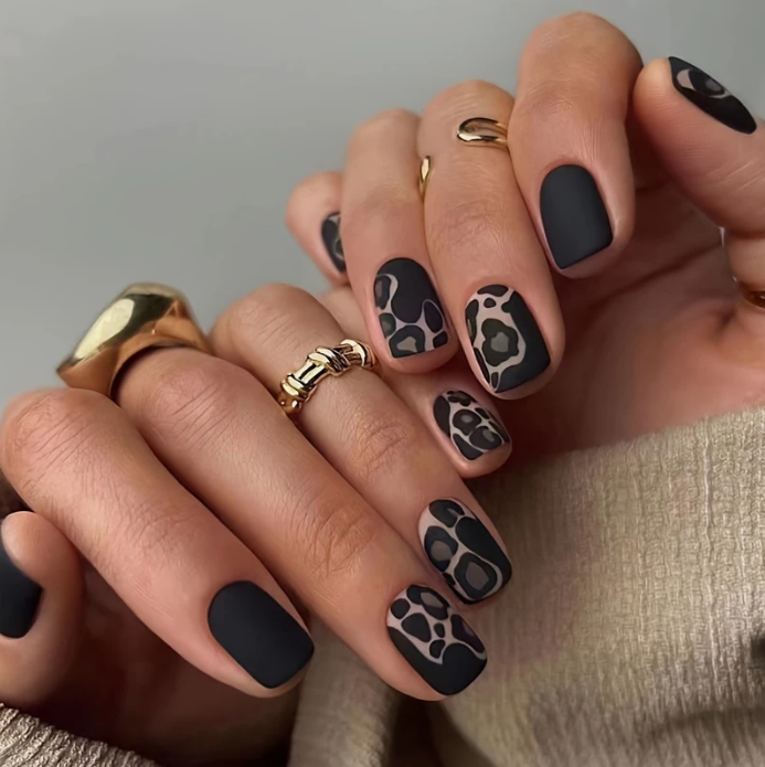 24pcs Leopard Print Matte Short Square Press On Nails
