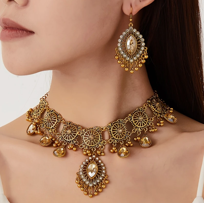 Vintage Hollow Pendant Jewelry Set