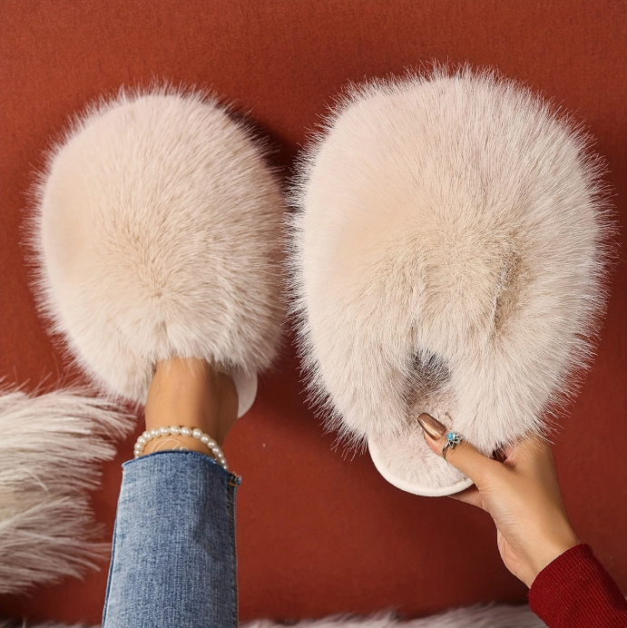 Fluffy Women&#39;s Slippers
