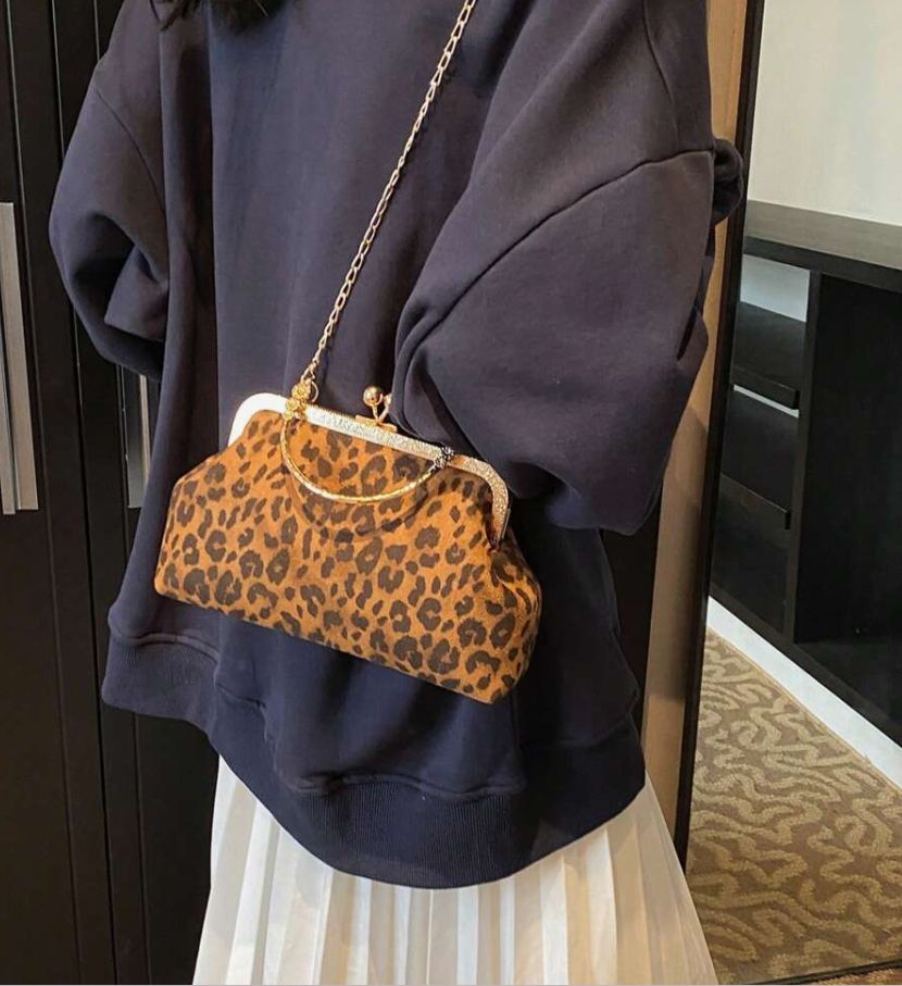 Leopard Print Shell Clasp Bag