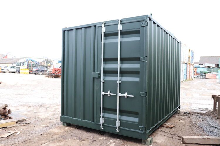 12x8&#39; Vented Walk-through Container