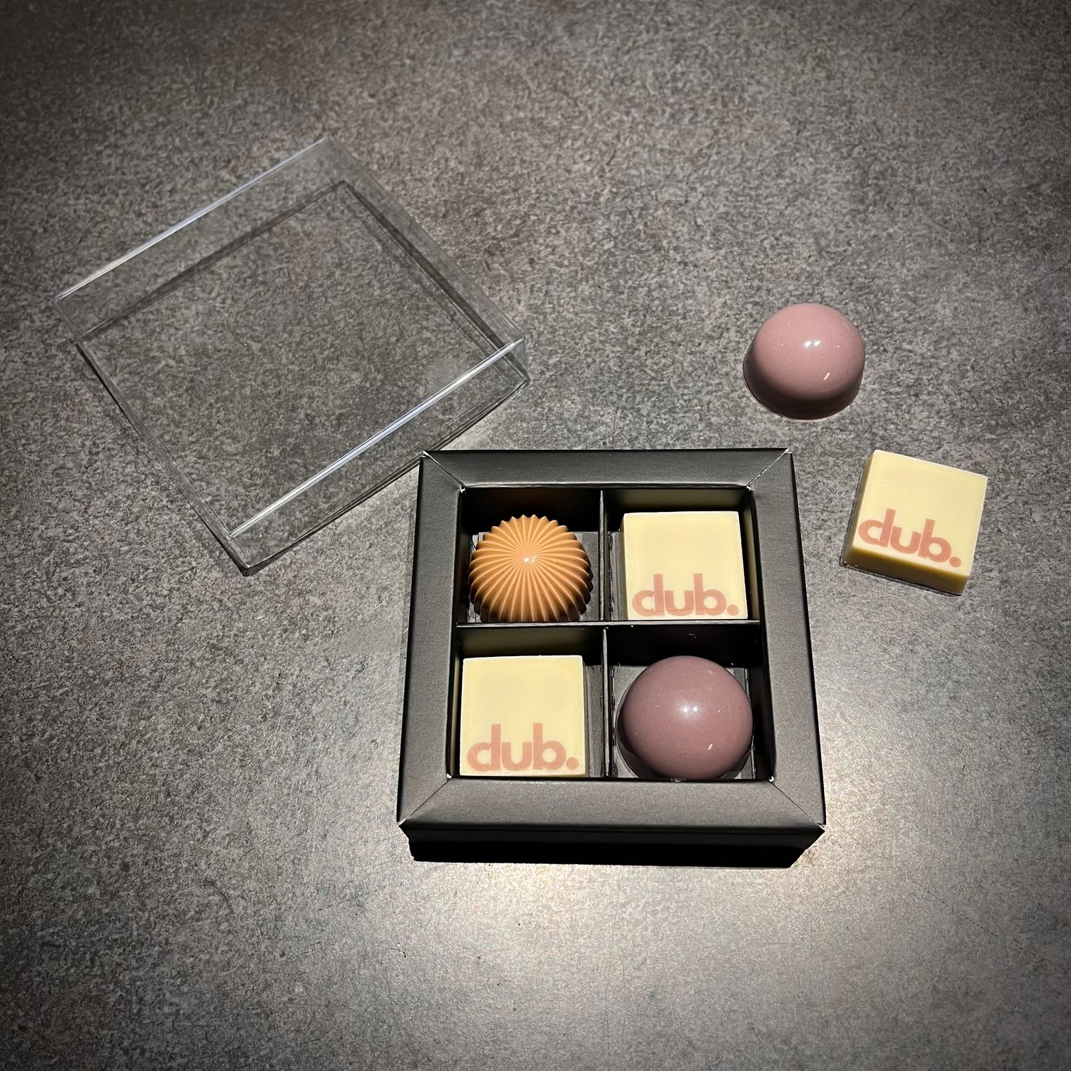 gerpersonaliseerde pralines 4 cacaoclub. (transparant deksel)