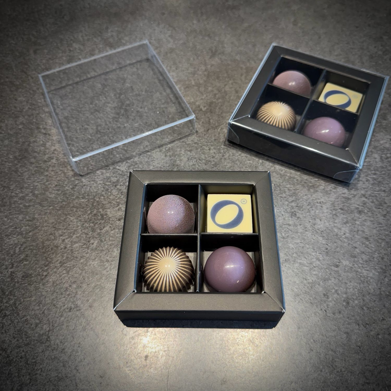 gerpersonaliseerde pralines 4 cacaoclub. (transparant deksel) gerpersonaliseerde pralines 4 cacaoclub. (transparant deksel)