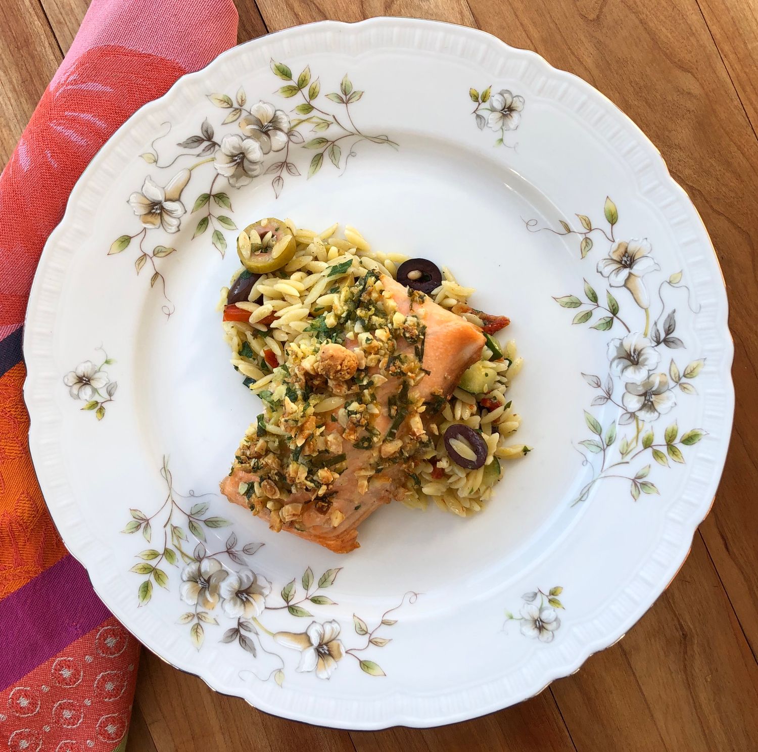 Saumon en croute de noix et orzo, Size: Individuel