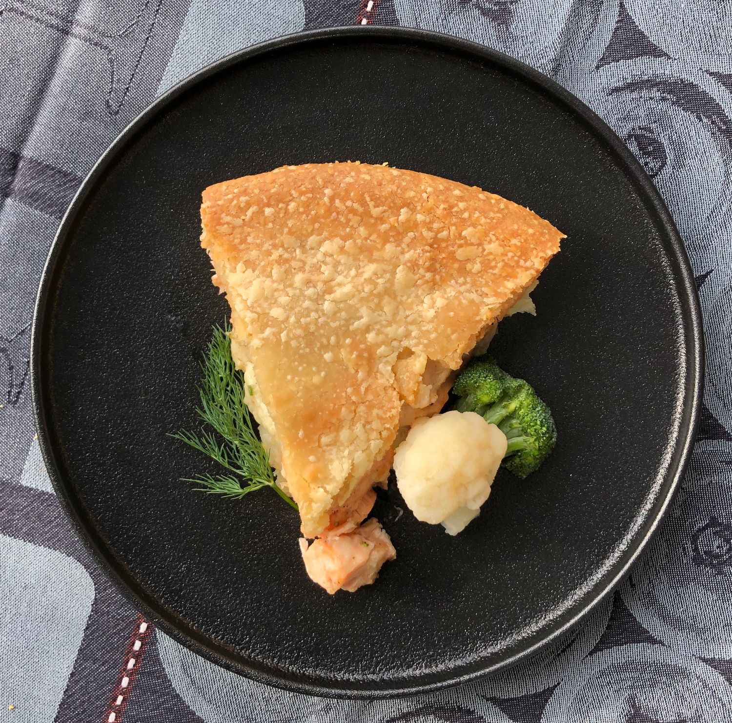 Pâté au saumon frais, brocoli, chou-fleur et Gruyère, Size: Individuel