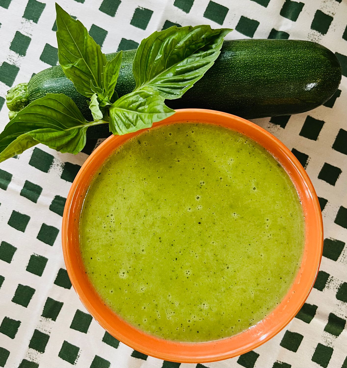Vichyssoise aux courgettes, à la fleur d&#39;ail et au basilic, Size: 500ml
