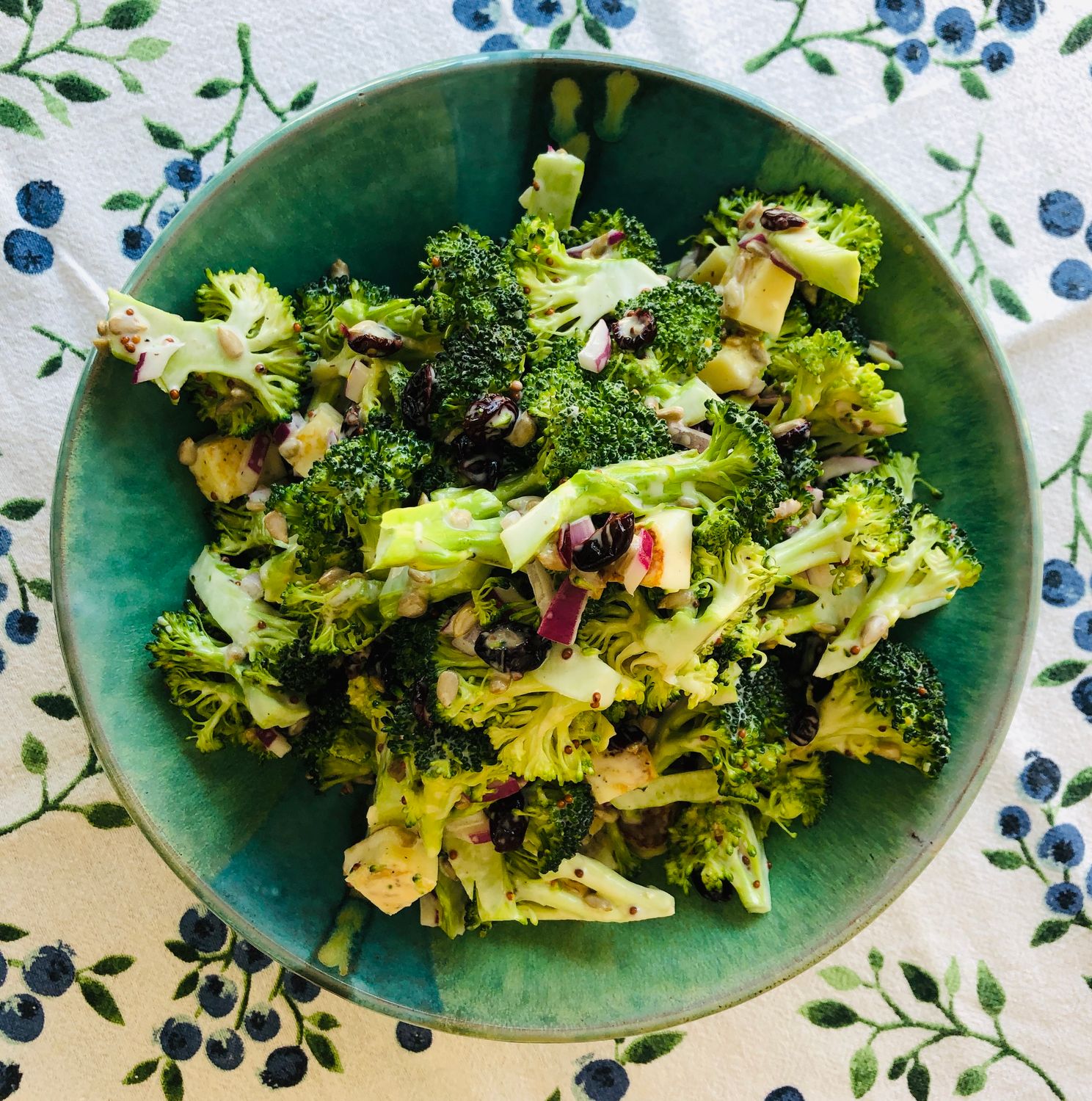 Salade de brocoli, haloumi grillé et canneberges, Size: 500ml