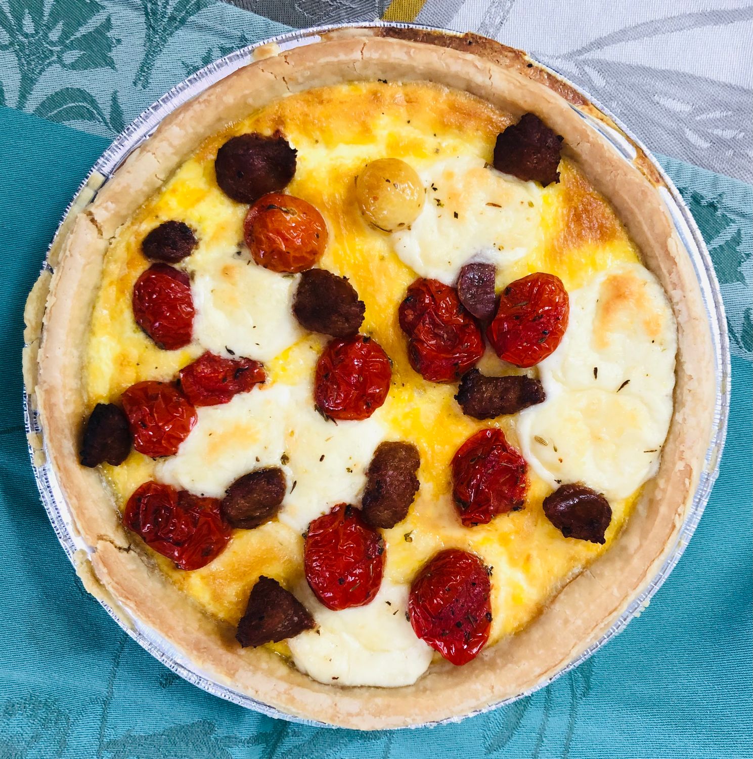 Quiche aux tomates, bocconcini et saucisses, Size: Individuel