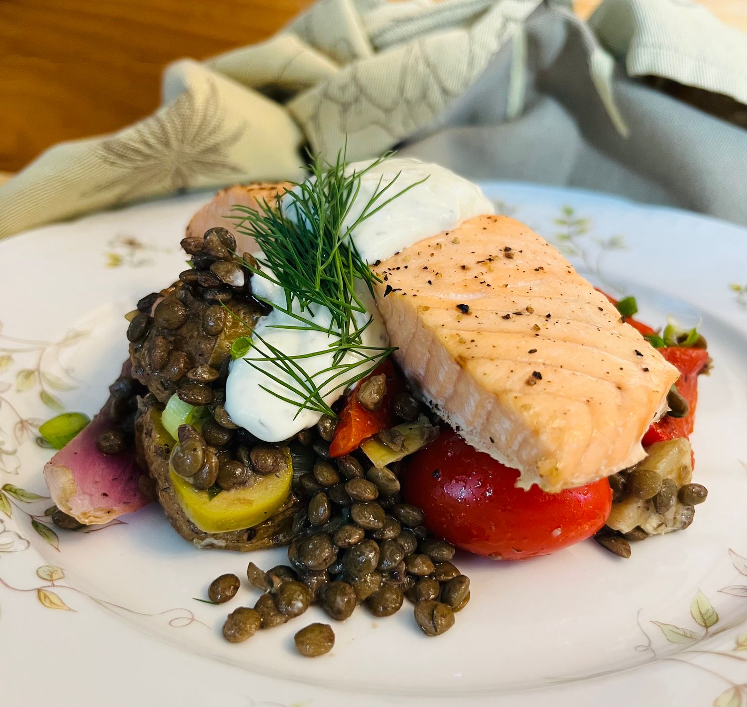Saumon grillé et sauce crémeuse à l&#39;aneth, Size: Individuel