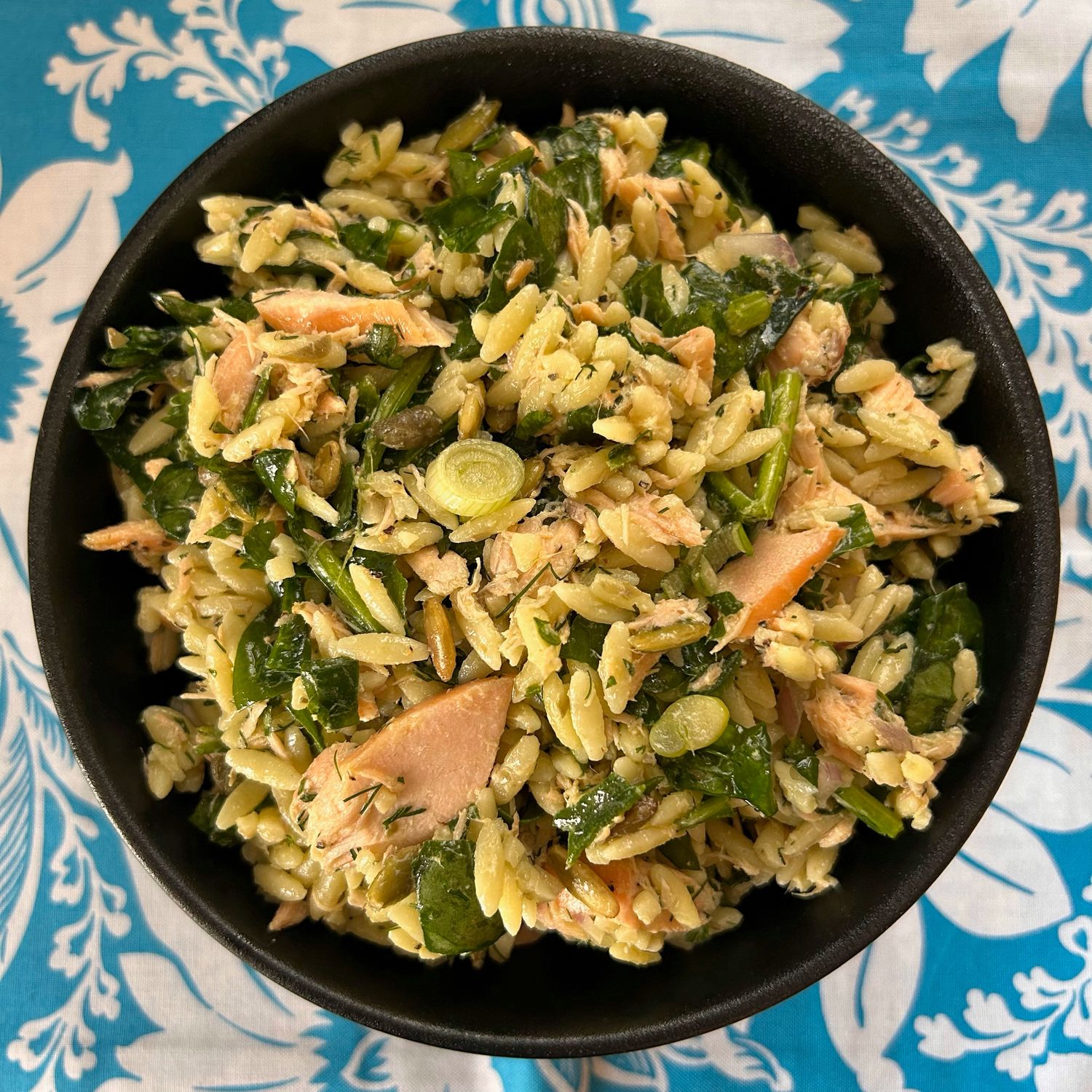 Salade d&#39;orzo au saumon grillé, vinaigrette à l&#39;aneth et feta, Size: 500ml