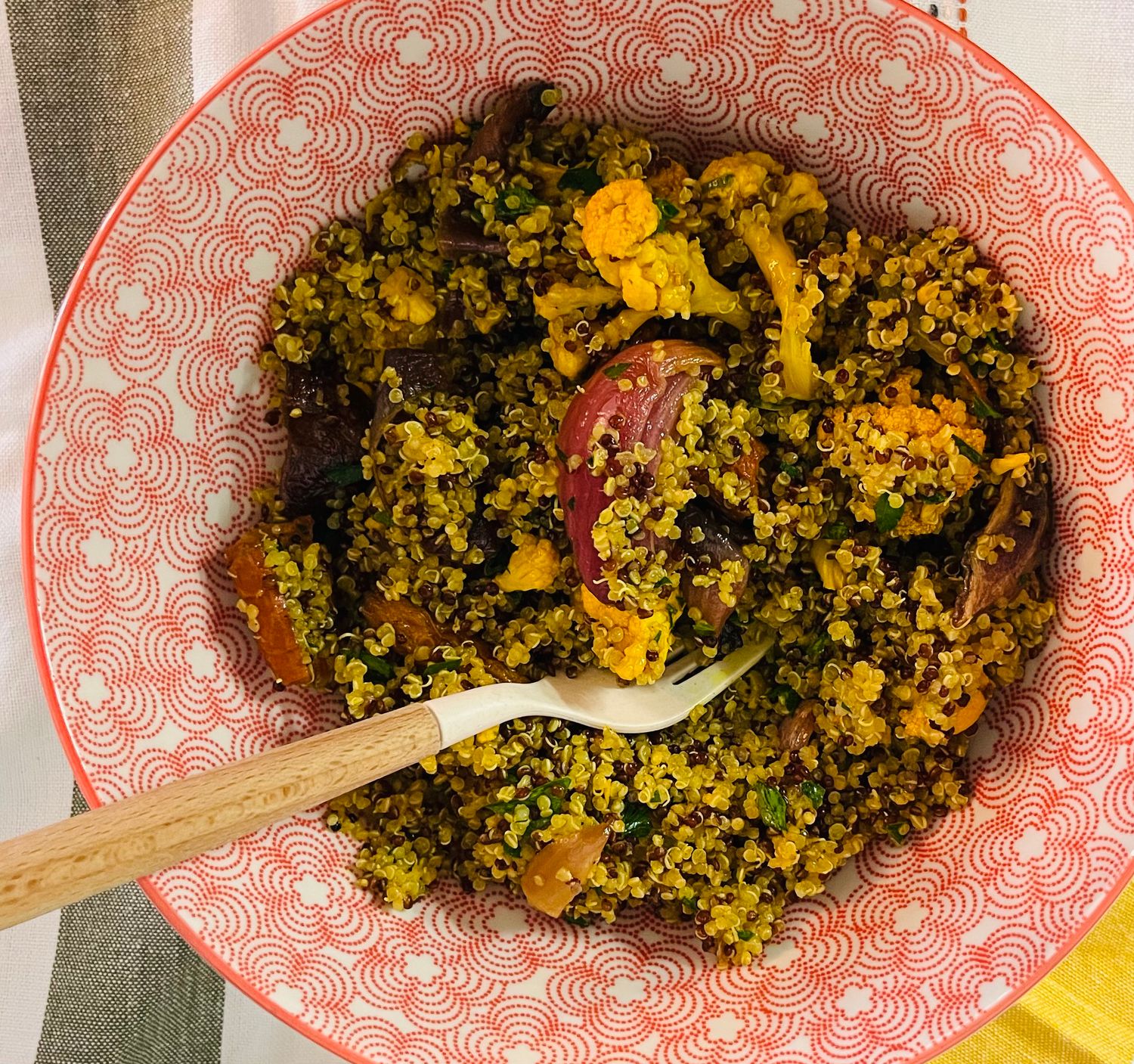 Salade de quinoa aux choux-fleurs, carottes et oignons grillés, Size: 500ml