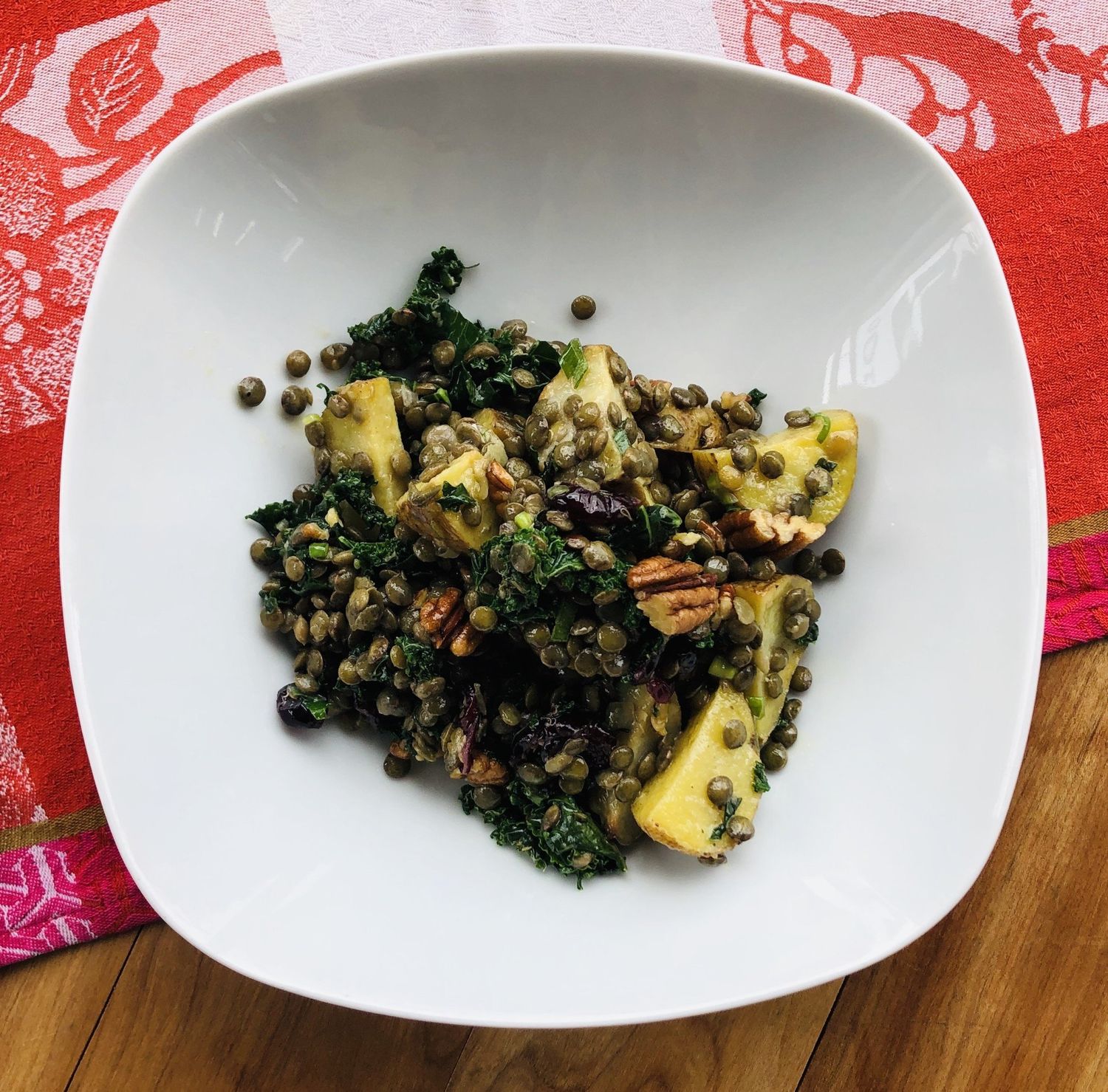 Salade de patate, lentille, kale et sauce moutarde