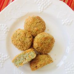 Grosses croquettes de poulet, brocoli et cheddar