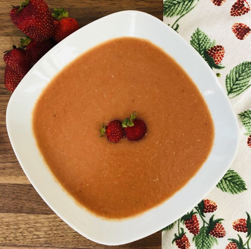 Gaspacho aux tomates, fraises et estragon