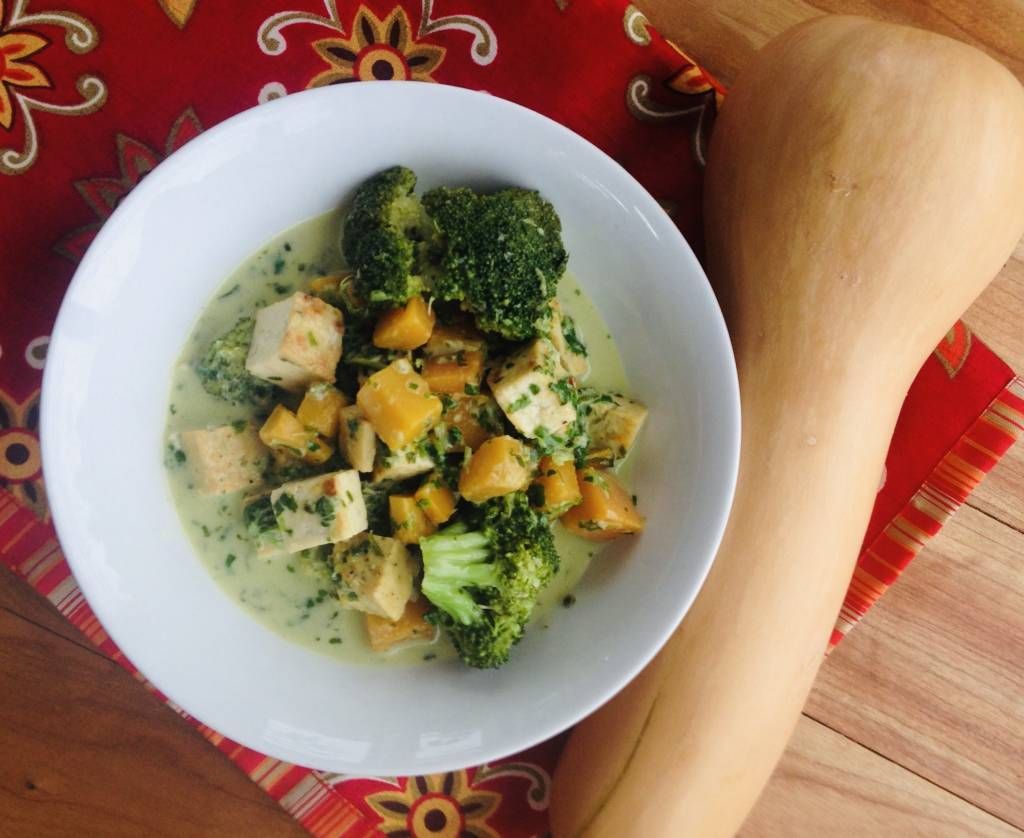 Curry vert thaï au tofu, brocoli et courge