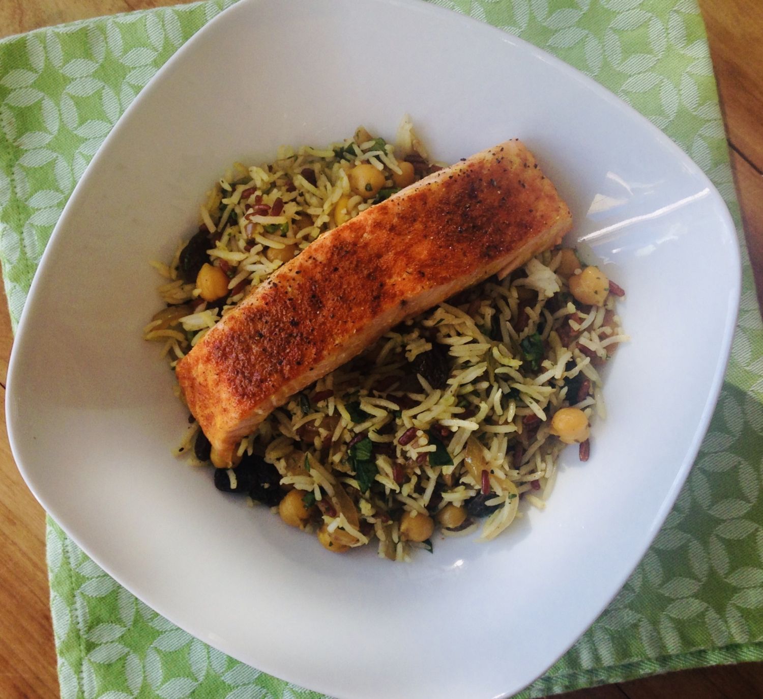  Saumon sur riz mélangé aux pois chiches parfumés