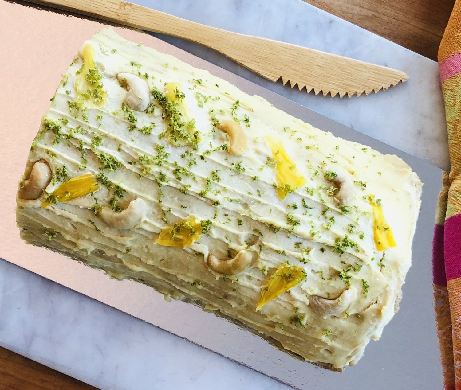 Bûche Exotique (ananas, lime et noix de cajou)