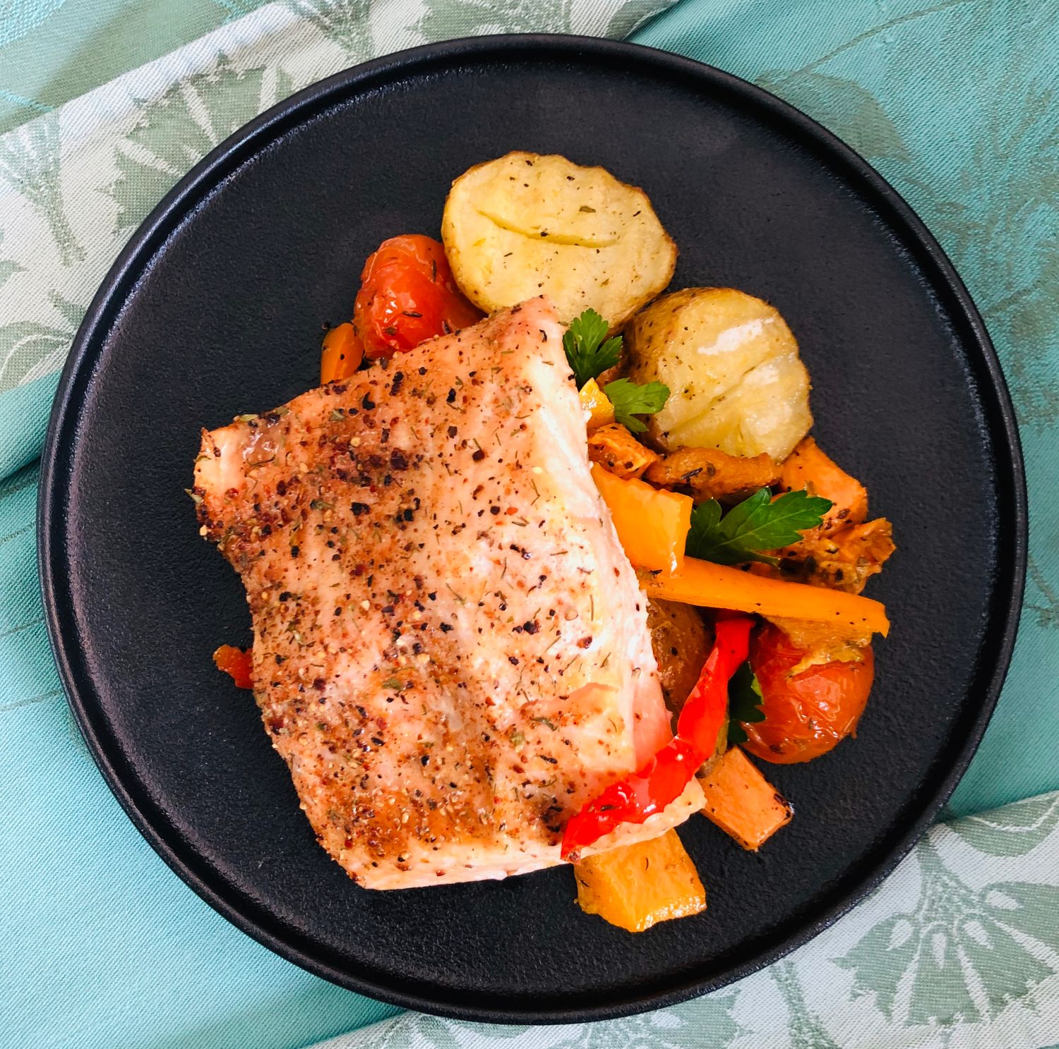 Saumon grillé à l&#39;érable et légumes rôtis, Size: Individuel