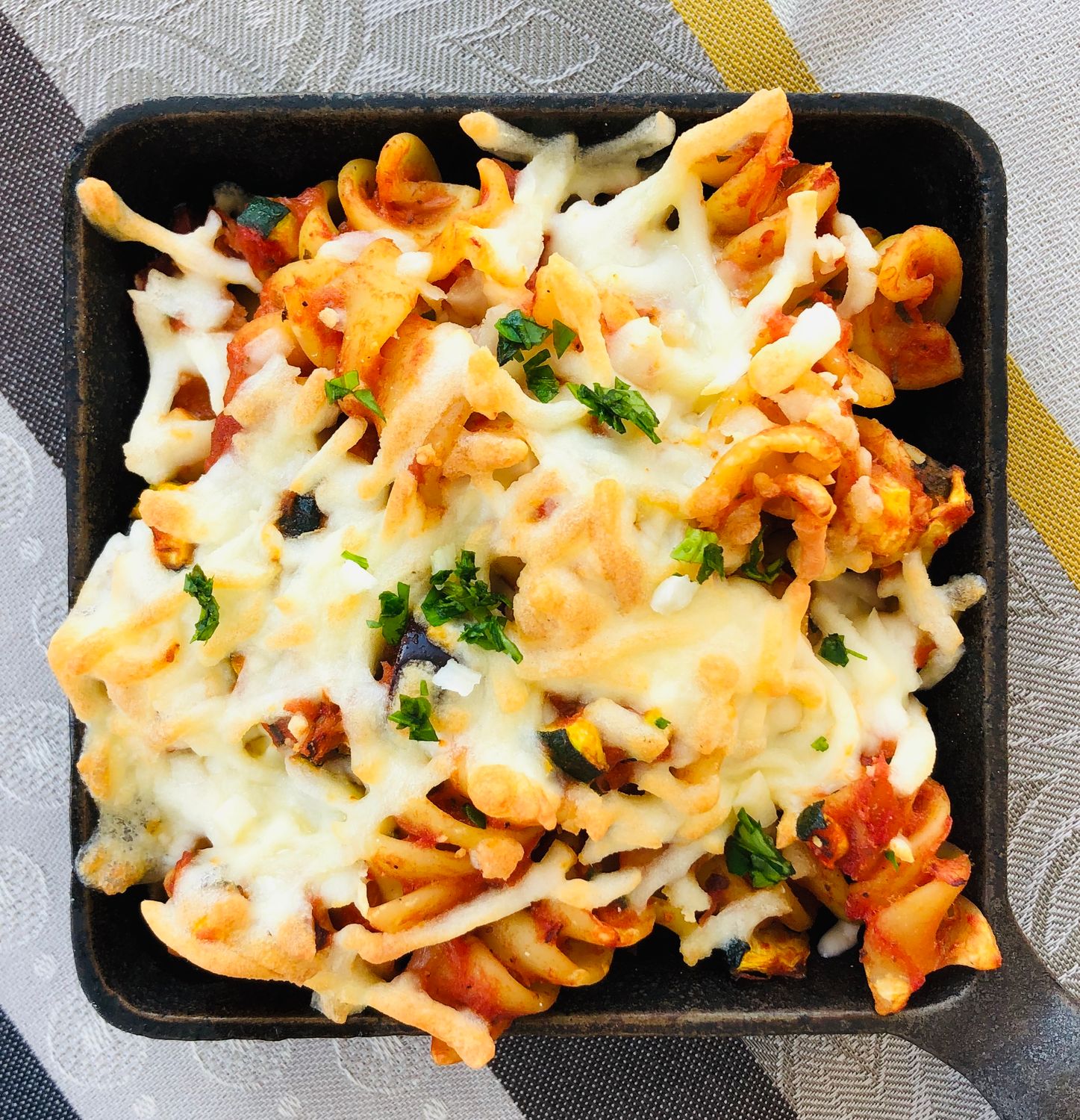 Rigatoni Puttanesca (tomate, oignon, câpres et anchois), Size: Individuel